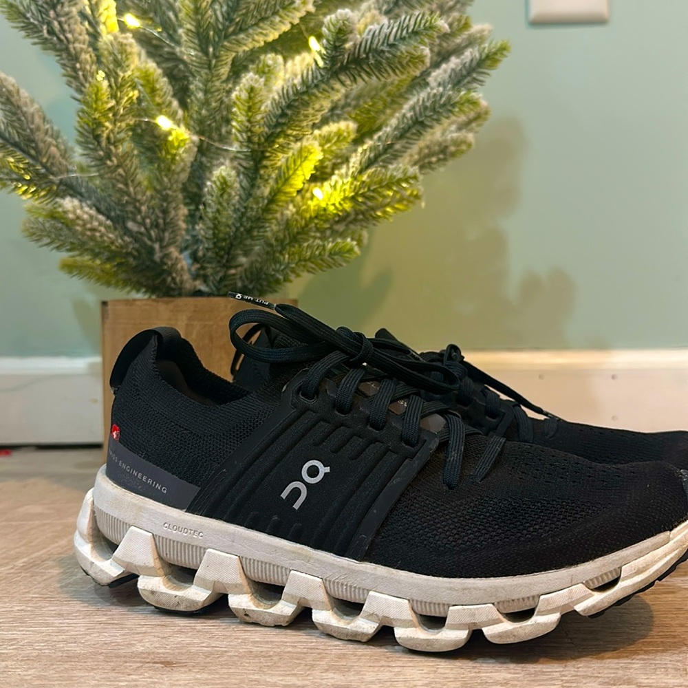 Black On Cloud Womens size 7